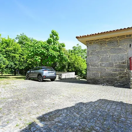 Casa Da Galheira With Swimming Pool By Se Casa de Férias Vilela (Braga)